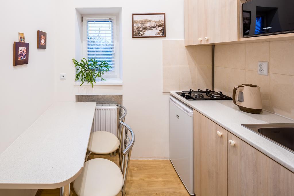 Apartment On Khmelnytskogo Street Leópolis Exterior foto